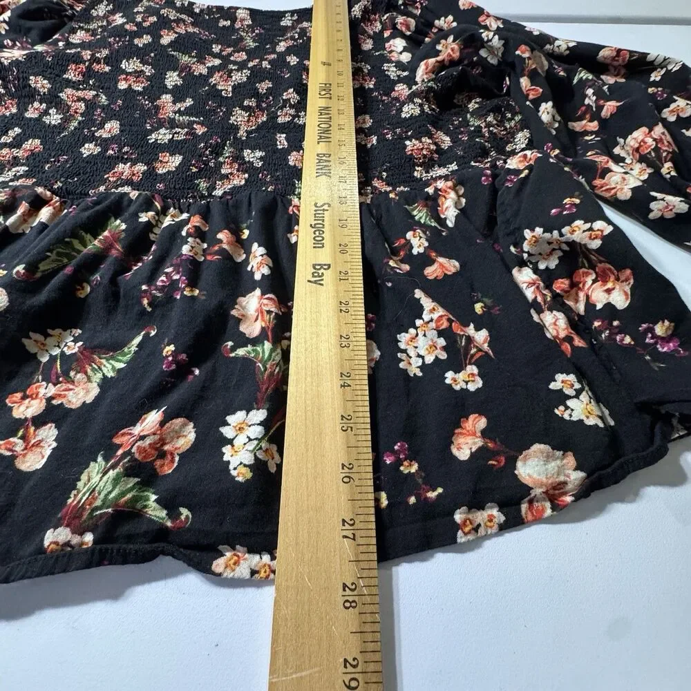 Old Navy Smocked Peplum Hem Top Womens Size 4X Black Floral V-Neck‎ Long Sleeve
